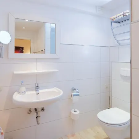 Koch Nr 5, Souterrain Apartament *